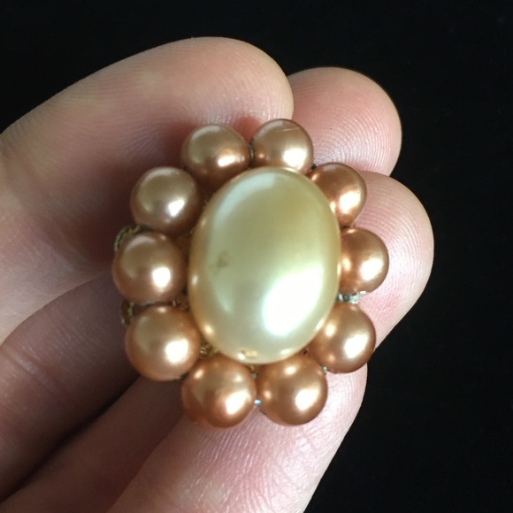 Vintage Clip On Earrings - Picture 9 of 10